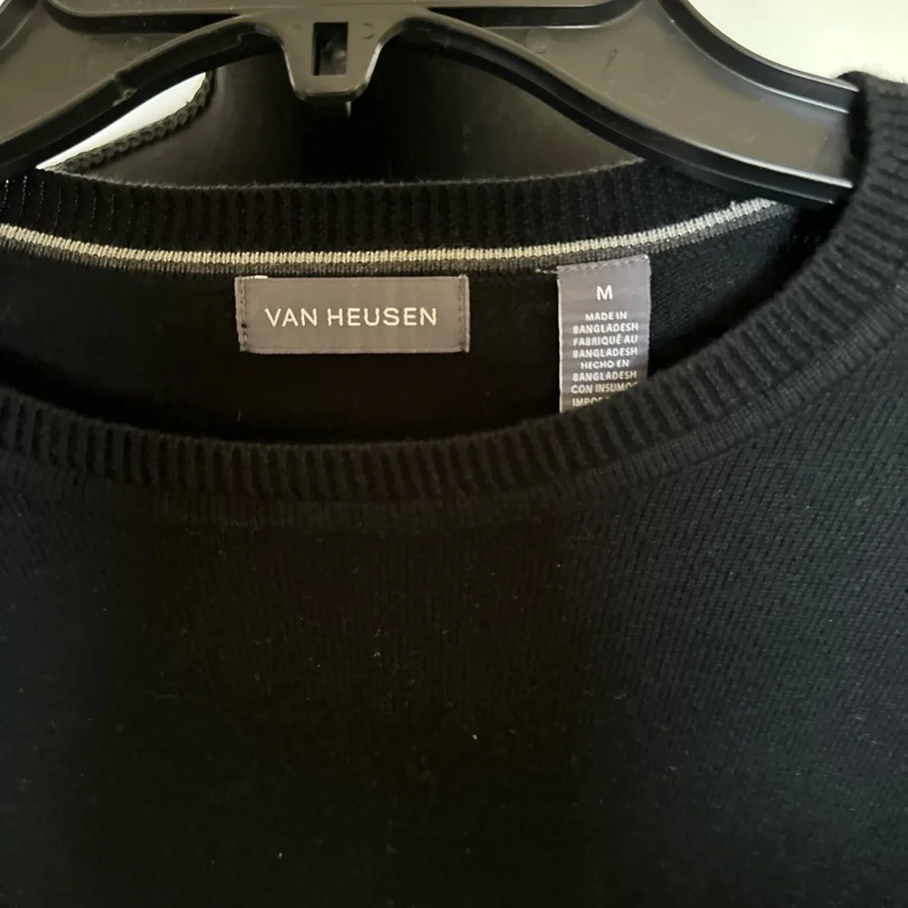 Van‎ Heusen Men's Black Sweater. Size Medium Excellent condition.